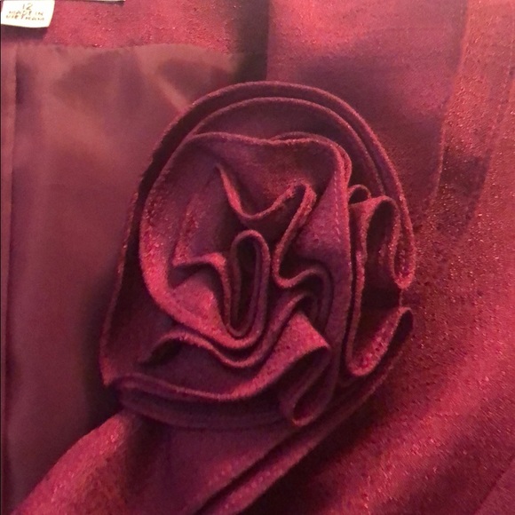 Le Suit Maroon Women’s Suit - Picture 3 of 5